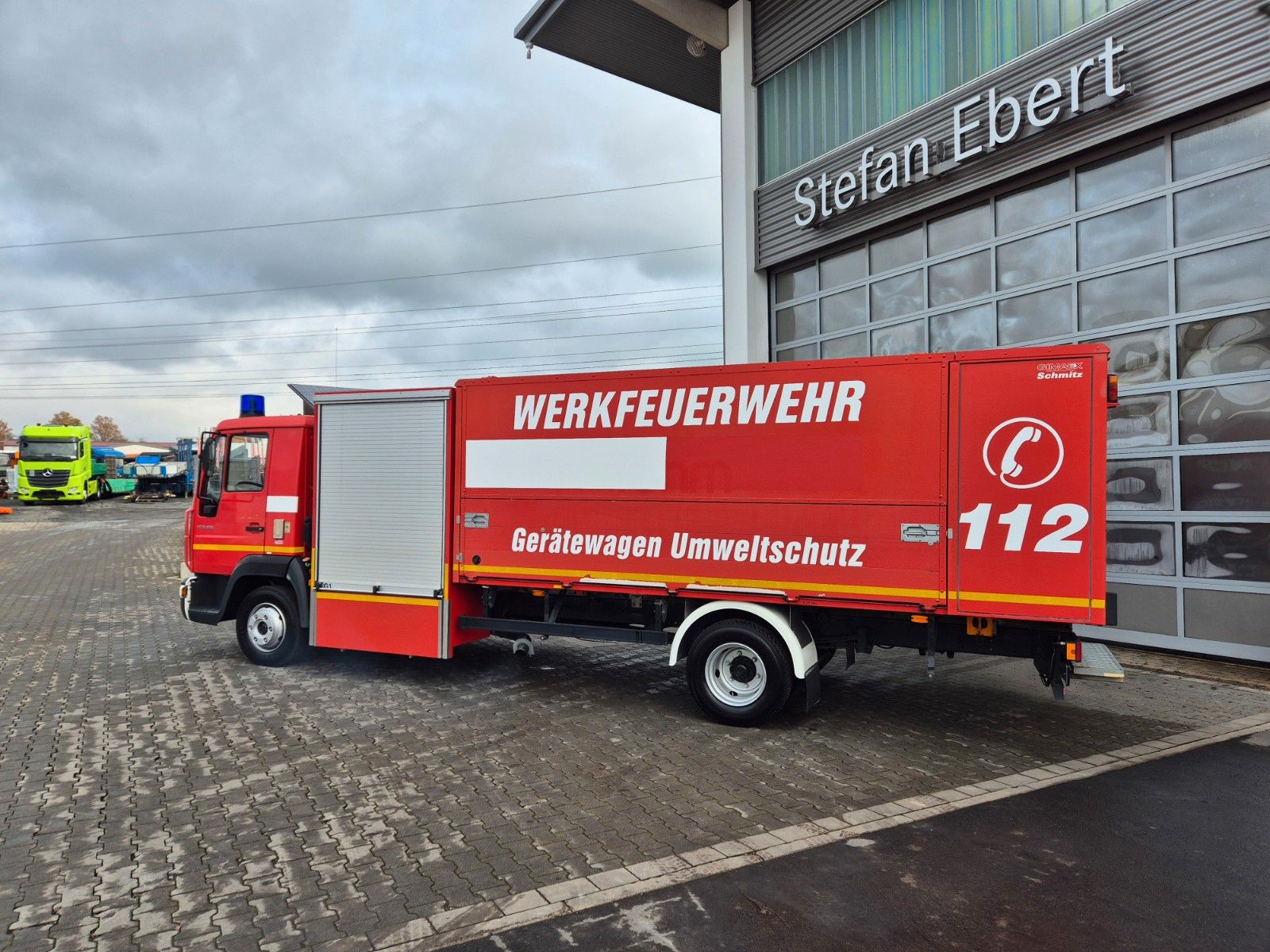 Fahrzeugabbildung MAN LE 9.150 Feuerwehr Schmitz GW-6 Gerätewagen