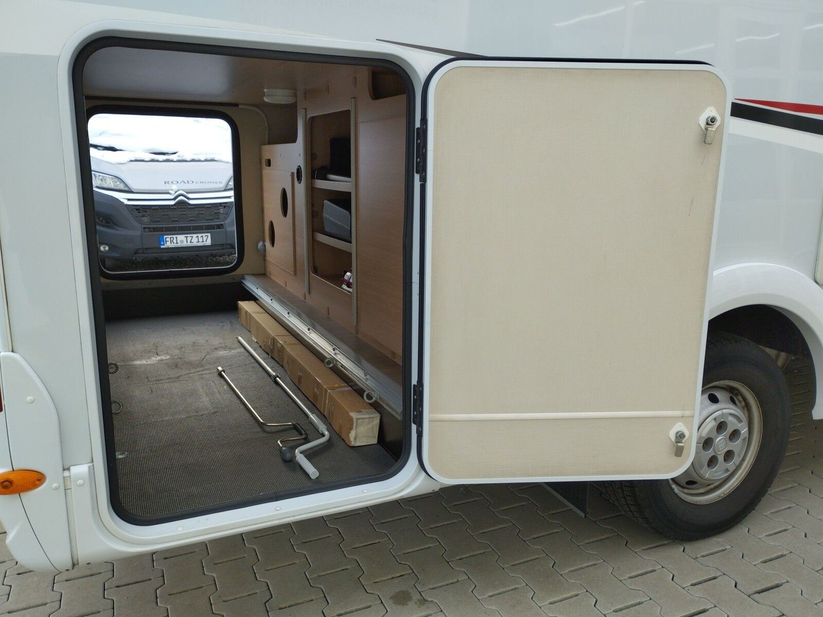 Fahrzeugabbildung Sunlight T 65 SAT,Markise,Fahrradträger,TV,Navi