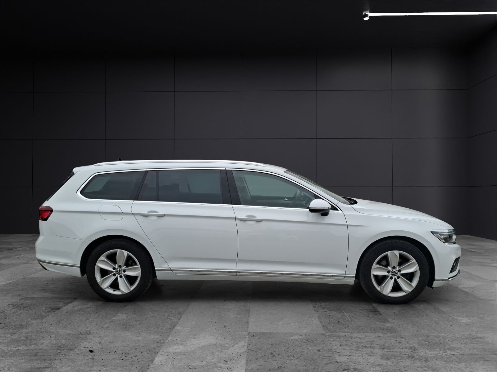 Fahrzeugabbildung Volkswagen Passat Variant TDI Elegance DSG Standhzg. Matrix