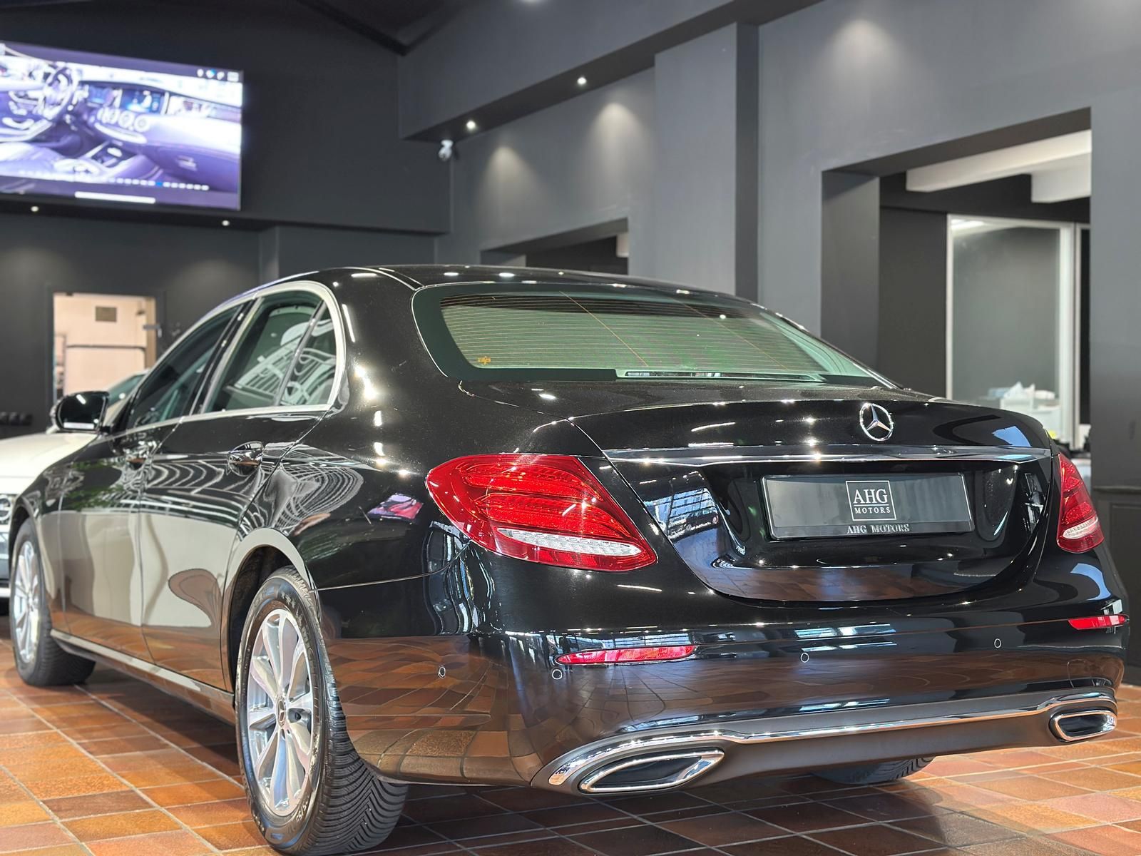 Mercedes-Benz E 220 LIMOUSINE AVANTGARDE DISTRONIC COMAND 360° foto 4