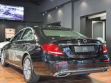 Mercedes-Benz E 220 LIMOUSINE AVANTGARDE DISTRONIC COMAND 360° - Mercedes-Benz: Comand