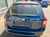 Skoda Octavia 2.0 TDI Elegance Combi Elegance - Skoda Octavia aus 2011: Kombi