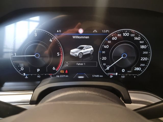 Fahrzeugabbildung Volkswagen Touareg 3.0 V6 TDI ELEGANCE 4MOTION SOUND AHK NA