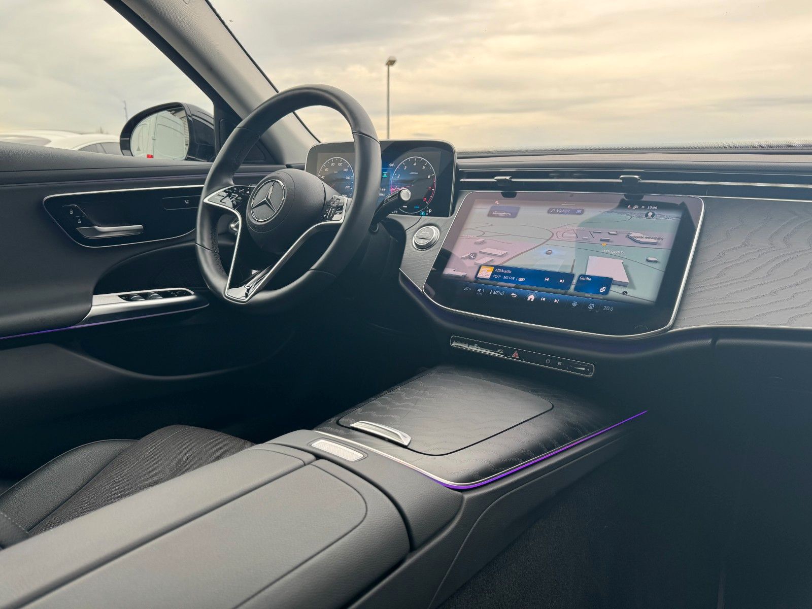 Fahrzeugabbildung Mercedes-Benz E 200 T Avantgarde Pano+AHK+R-Kamera+Keyless