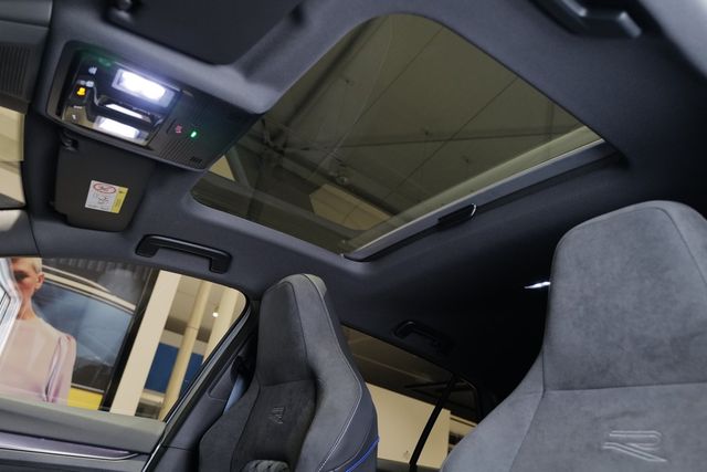 Volkswagen Golf VIII 2.0TSI DSG 4Motion R-Line Pano AHK DCC