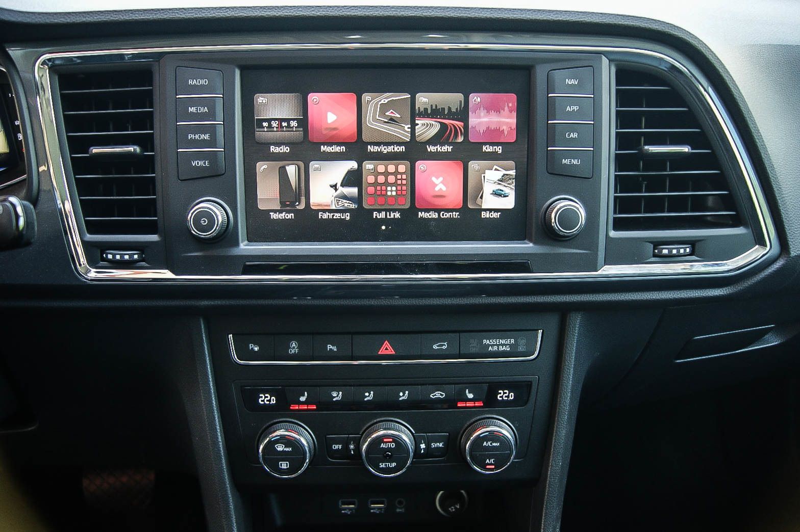 Fahrzeugabbildung SEAT Ateca 2.0 TDI DSG Style VIRTUAL BUSINESS ANHKZGV
