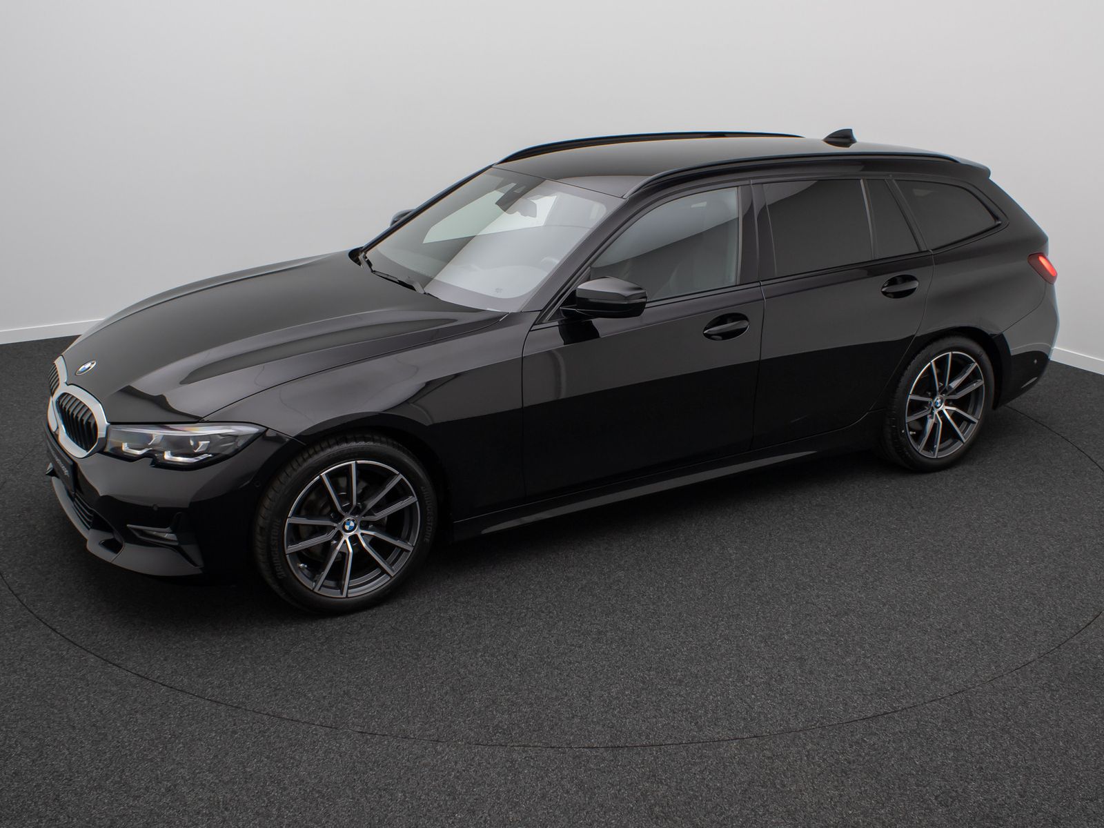 Fahrzeugabbildung BMW 320i Sport Line Stop&Go Kamera DAB Alarm Komfort