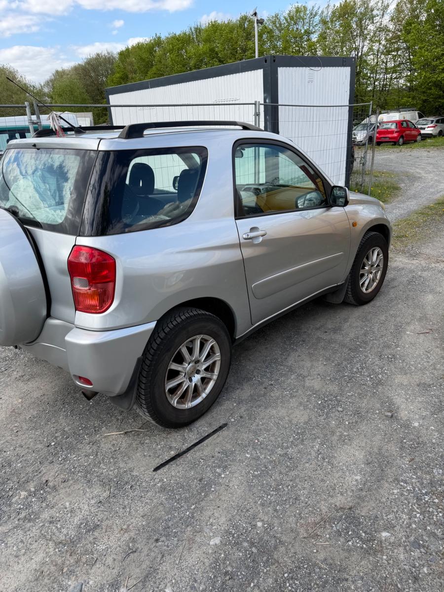 Toyota RAV 4 1.8-l-VVT-i 4x2 blue