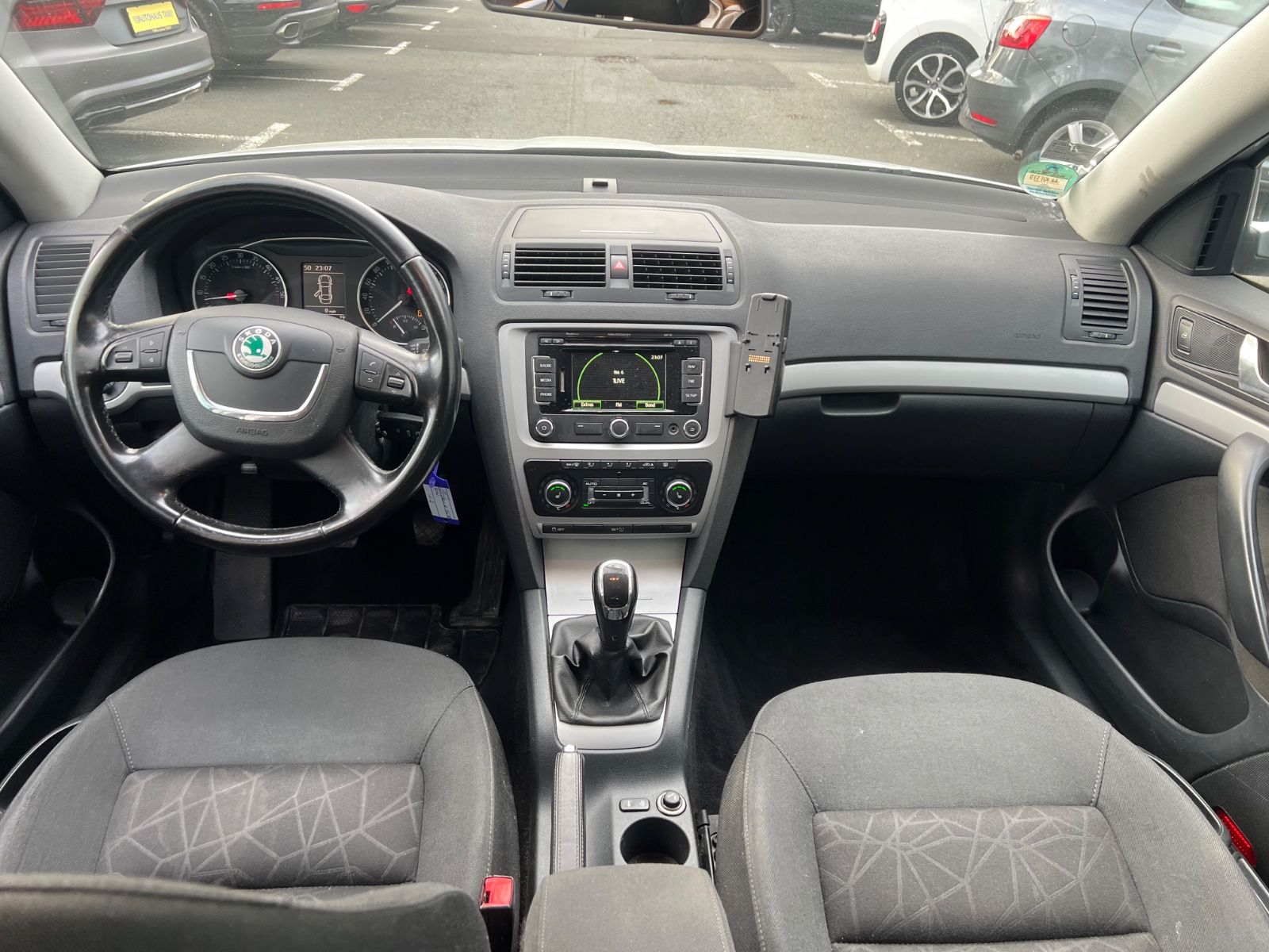 Fahrzeugabbildung SKODA Octavia 1.6 TDI Combi Family * NAVI *AHK*