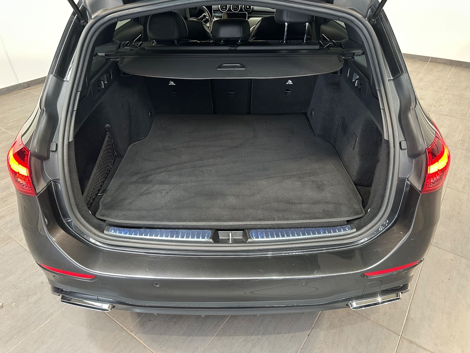 Fahrzeugabbildung Mercedes-Benz C 220d T AMG Line NAV+LED+ACC+KAMERA+PANO+STHZG