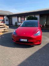 Tesla Model Y Long Range Dual Motor AWD Long Range - rote Tesla Model Y