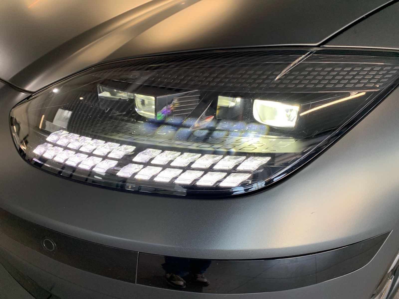 Fahrzeugabbildung Hyundai IONIQ 6 Techniq Elektro 4WD 77,4 kWh