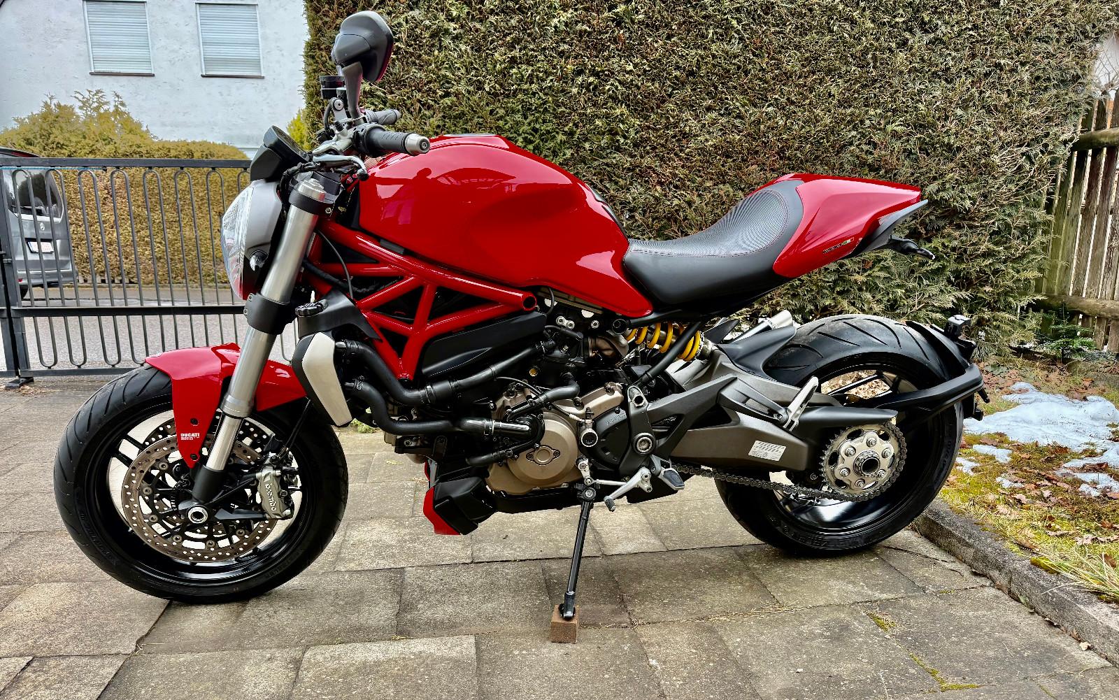 Ducati Monster 1200