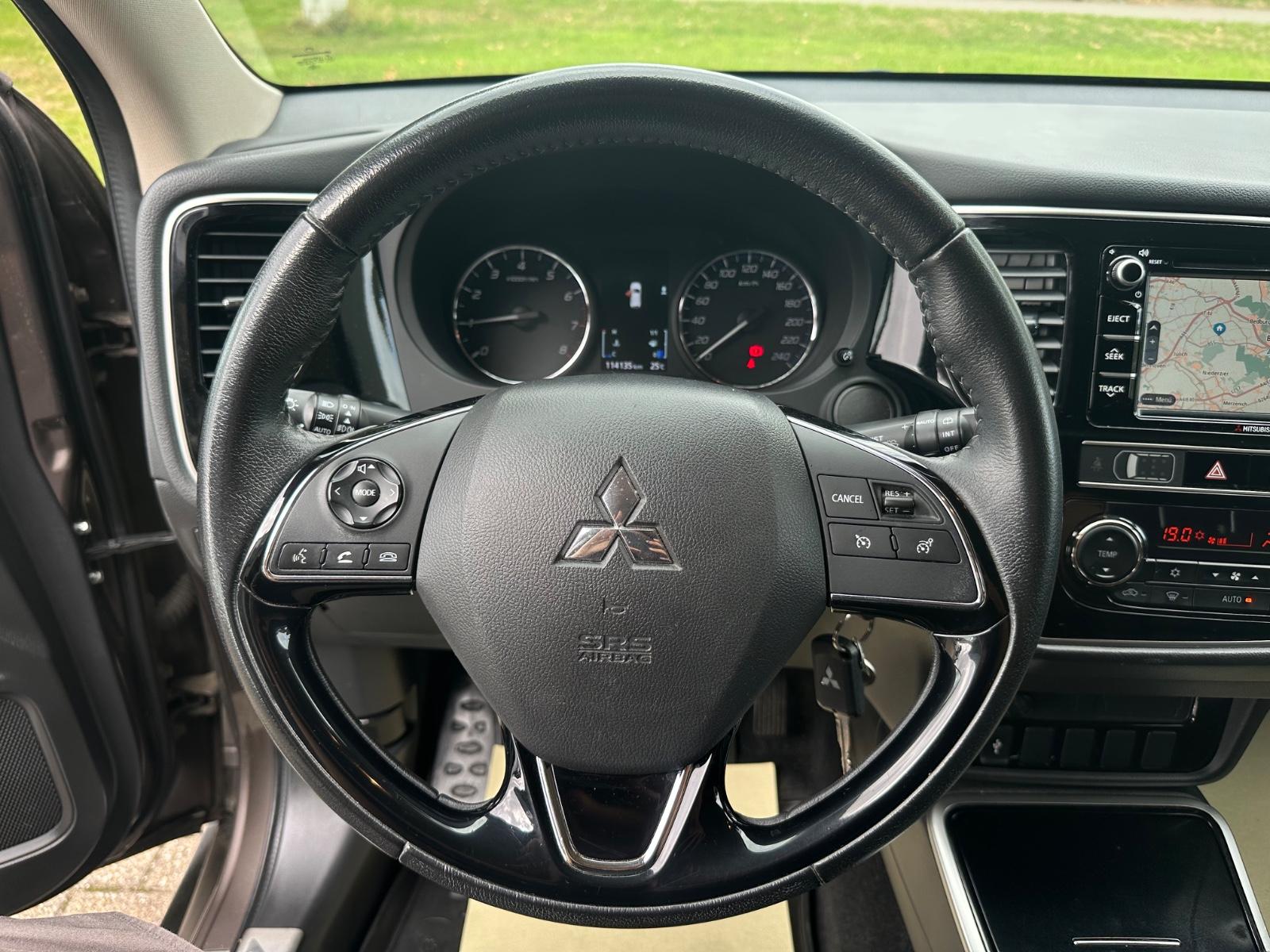 Mitsubishi Outlander Diamant Edition+ 2WD*R-KAM*AHK*NAVI*