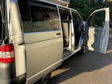 Volkswagen T5 Transporter 4Motion AHK Allrad Camper - silberne Volkswagen T5 Transporter