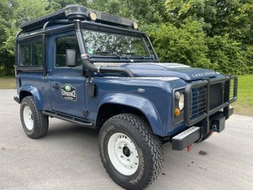 Land-Rover Defender - 1