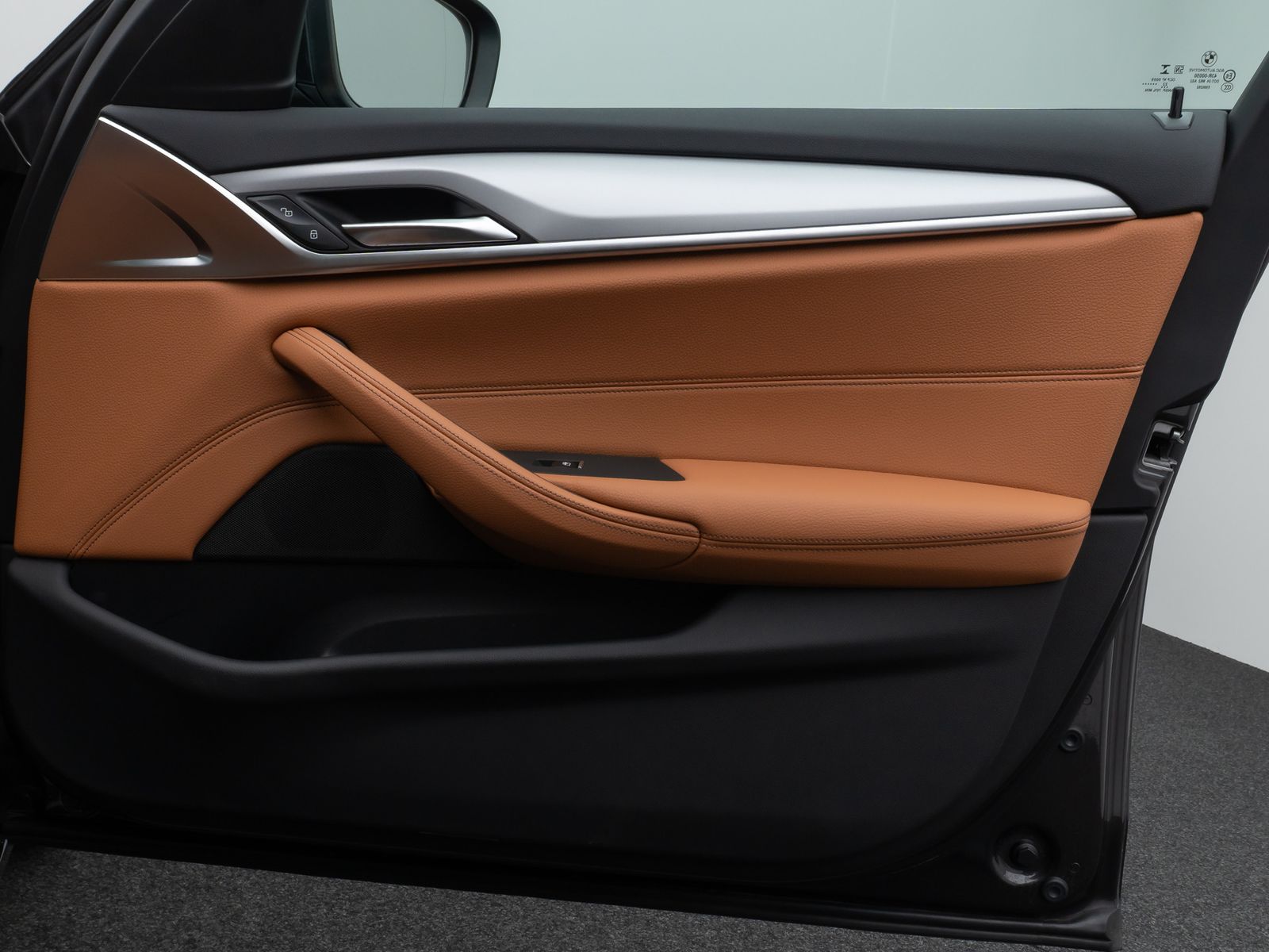 Fahrzeugabbildung BMW 520d Panorama DAB Leder AHK Alarm M Sport 18Zoll