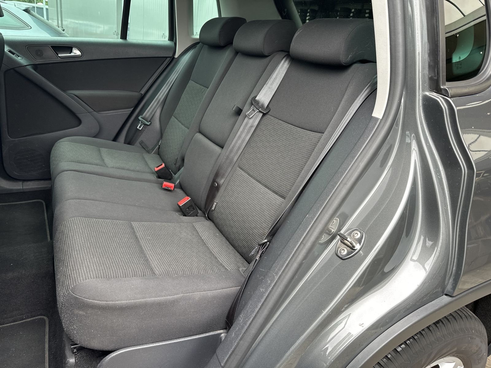 Fahrzeugabbildung Volkswagen Tiguan 2.0 TDI DSG Track&Field 4M NAV+XEN+AHK+KA