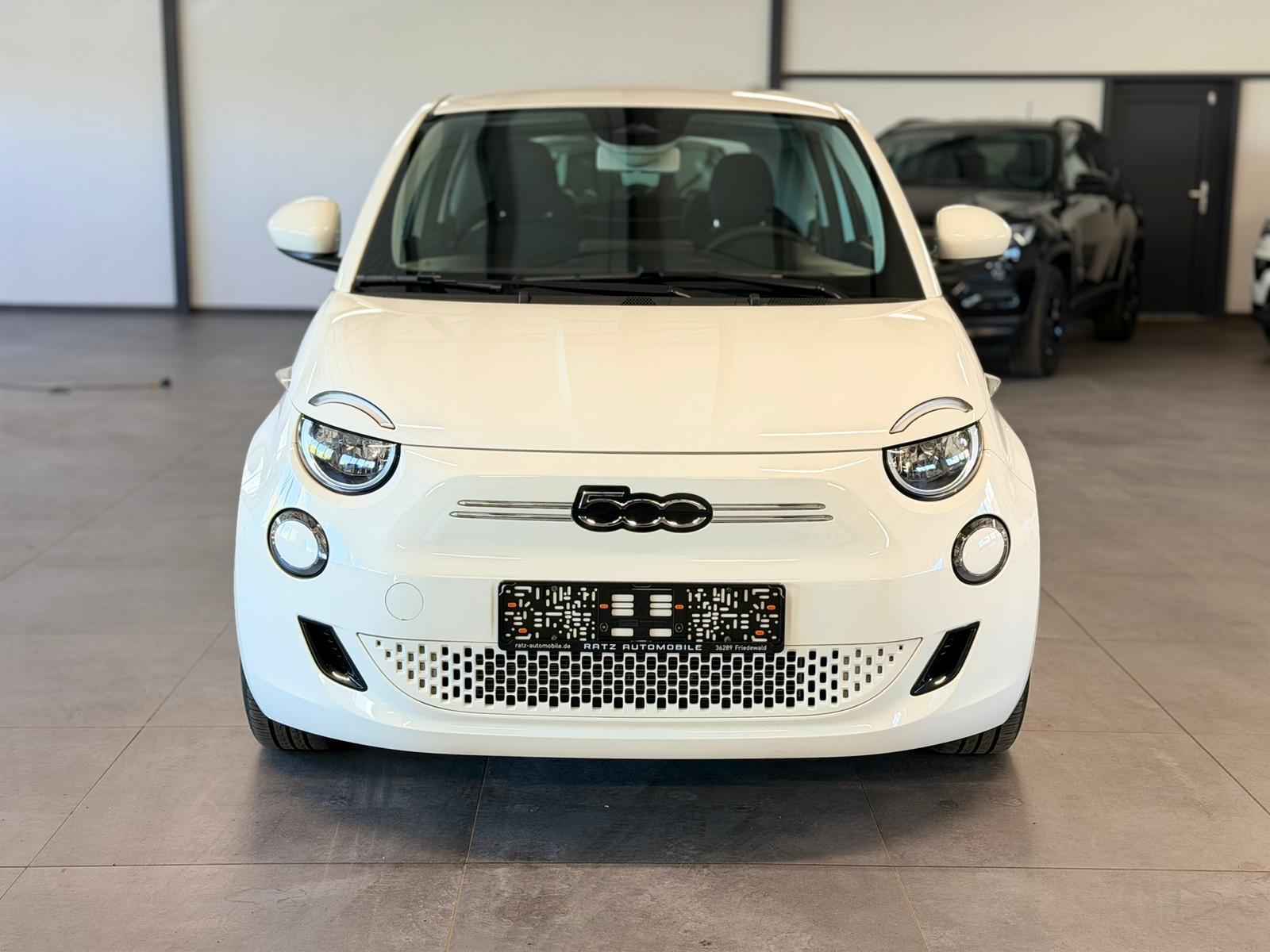 Fiat 500e 11KW+CARPLAY+TEMP+SPUR.ASS+STAND.HZ+NAVI+