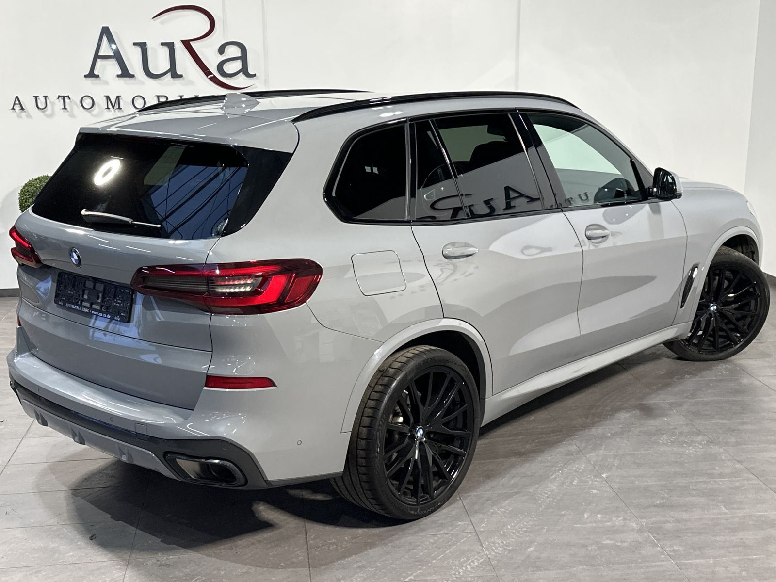 Fahrzeugabbildung BMW X5 xDrive30d M-Sport NAV+LED+360°+HEAD-UP+PANORA