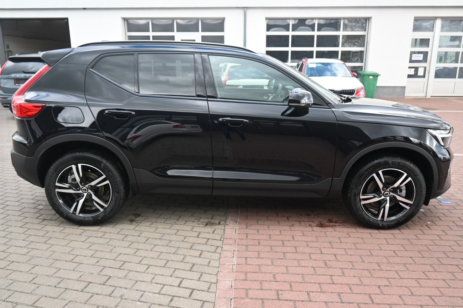 Fahrzeugabbildung Volvo XC40 B4 Dark*H&K*360*BLIS*ACC*AHK*KEIN MIETWAGEN