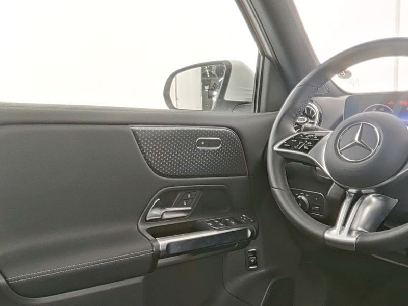 Mercedes-Benz EQB 250 Progressive Advanced 7Sitze LED SHZ 18 foto 5
