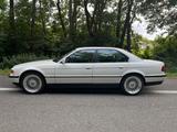 BMW E38 735i A - BMW 735 aus 2000: 735i