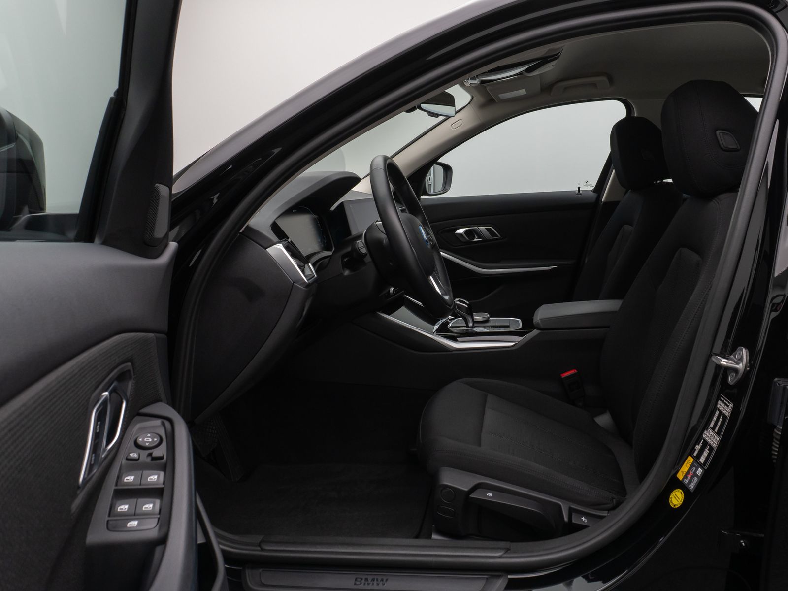 Fahrzeugabbildung BMW 320e Kamera DAB HiFi Lenkradheizung Alarm Parkas