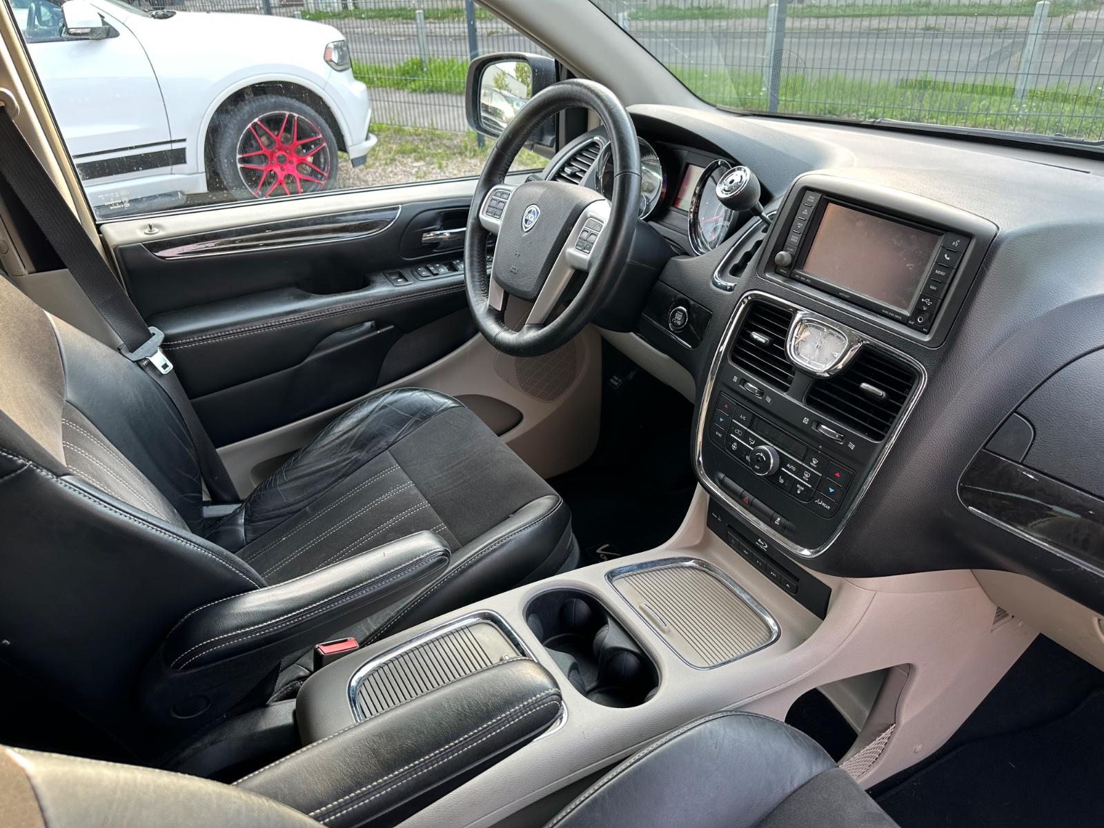 LANCIA VOYAGER 3.6 V6 283ch - PLATINUM - 7 PLACES - SIÈGES CHAUFFANTS - PORTES COULISSANTES ÉLECTRIQUES - CAMÉRA 360°