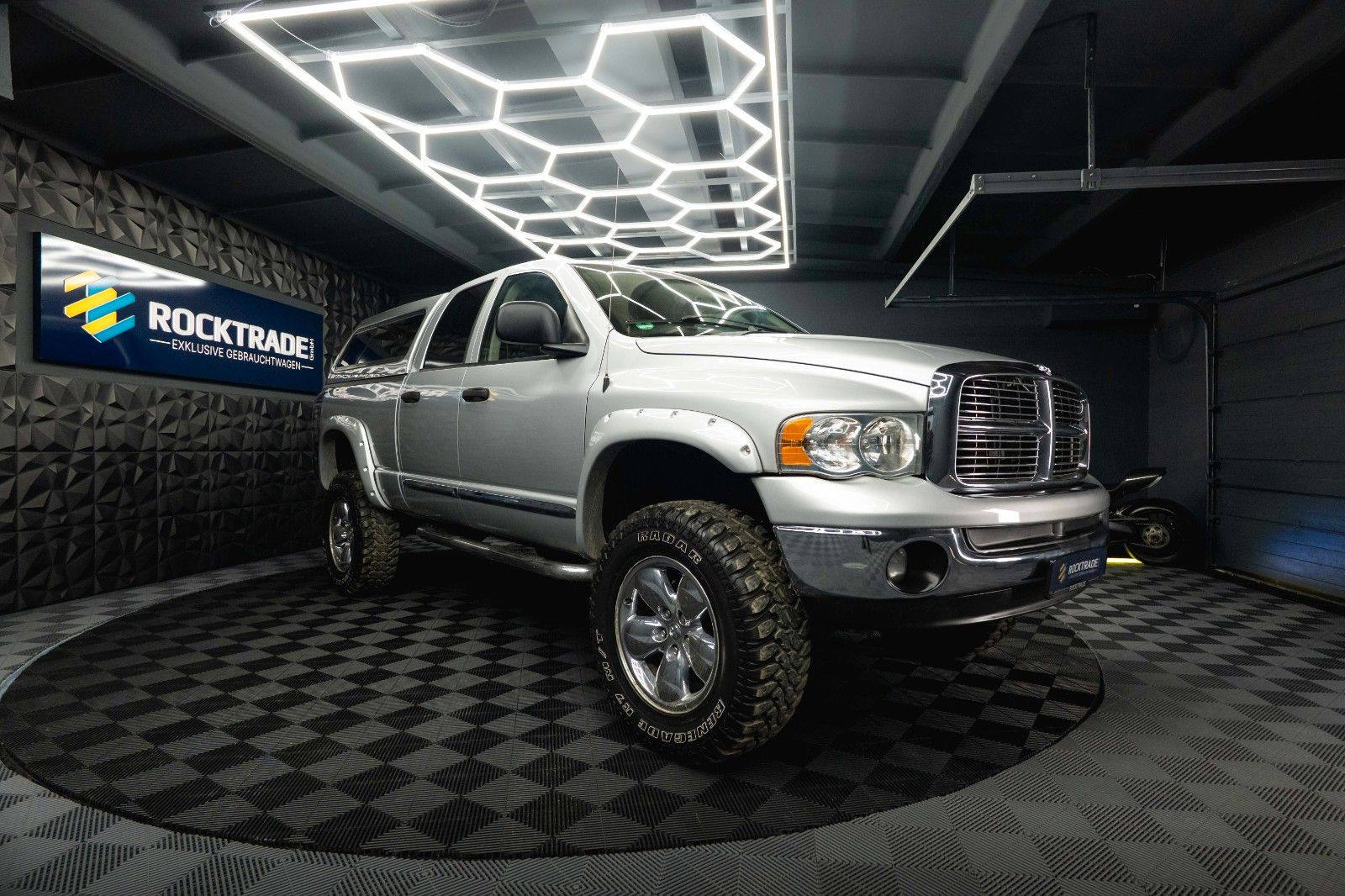 Fahrzeugabbildung Dodge RAM 5.7 V8 HEMI 4x4 OFFROAD MONSTERTRUCK LONGBED