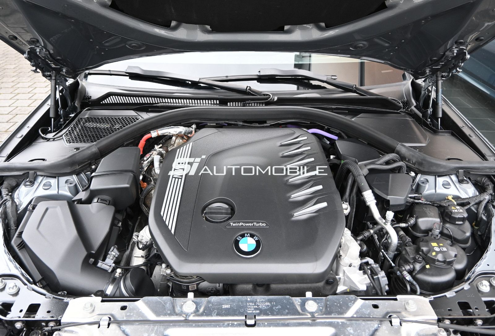 Fahrzeugabbildung BMW 330d xDrive °HEAD-UP°PRIVACY°STANDHEIZUNG°8FACH