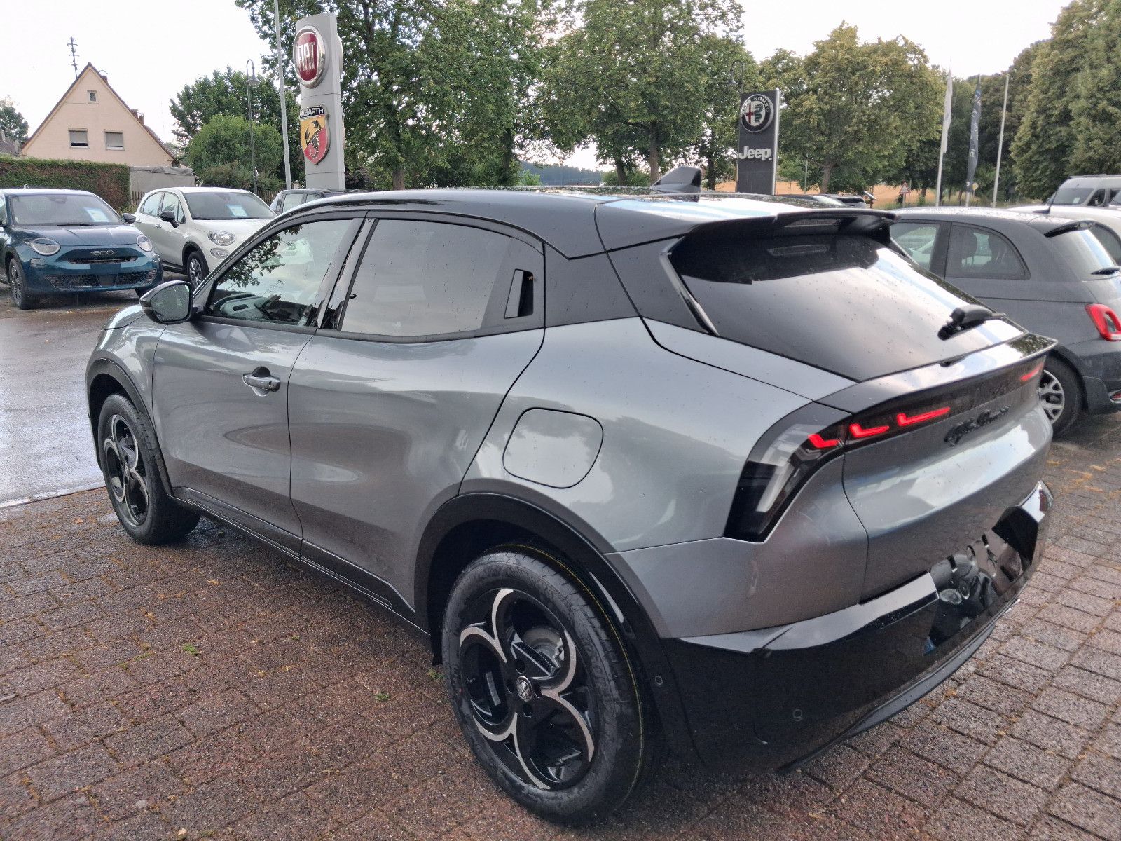 Fahrzeugabbildung Alfa Romeo Junior Ibrida 1.2 VGT 48V-Hybrid 107 kW Ti