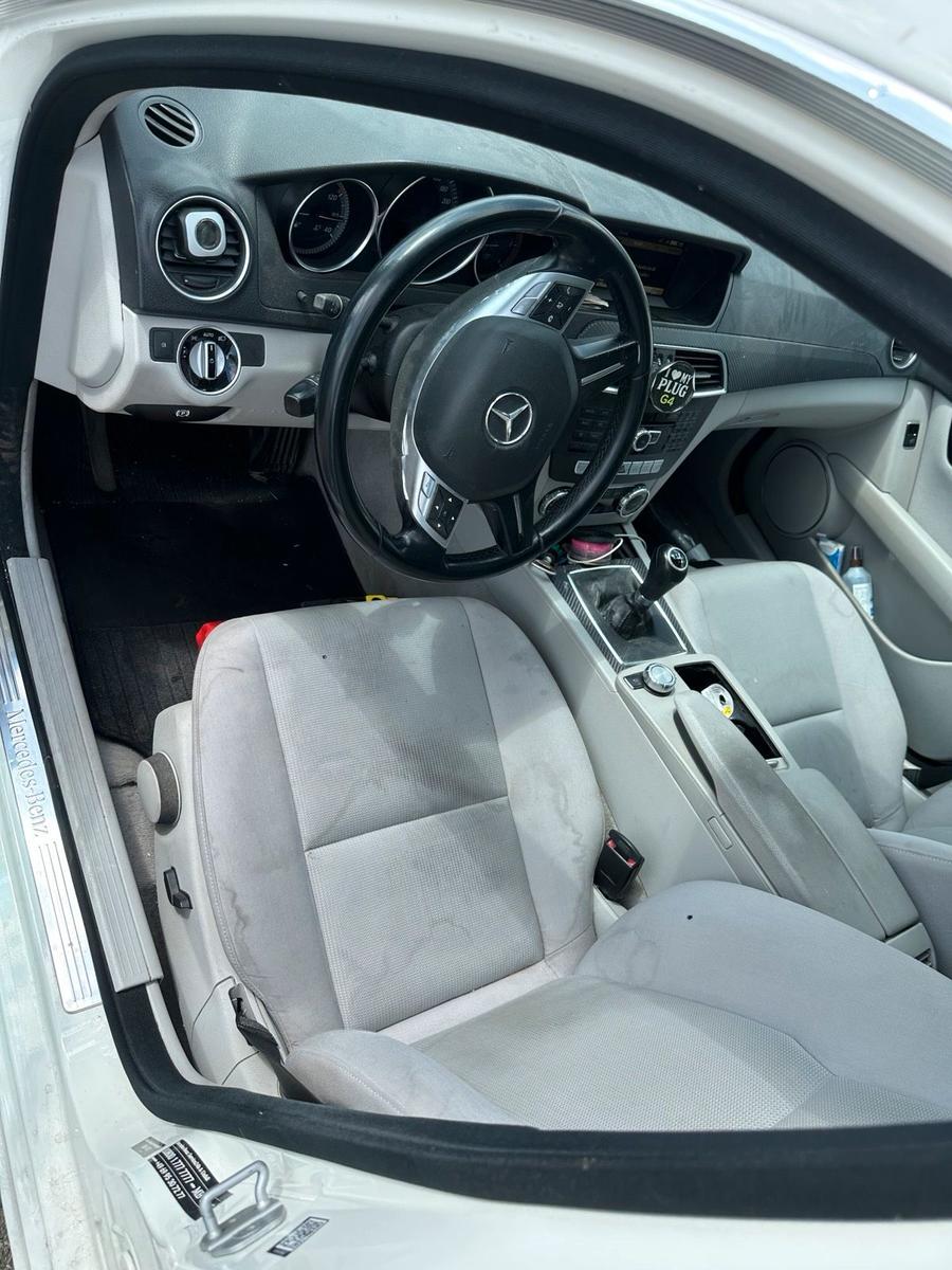 Mercedes-Benz C200 2012 — photo 7