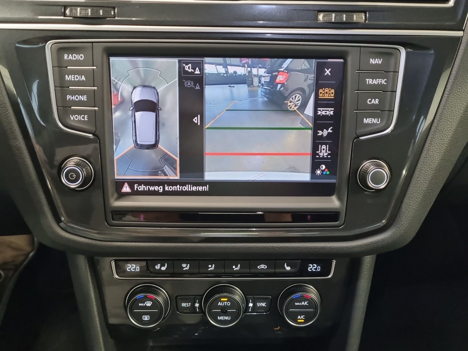 Fahrzeugabbildung Volkswagen Tiguan Highline 4Motion 2,0 TDI DSG R-Line Pano