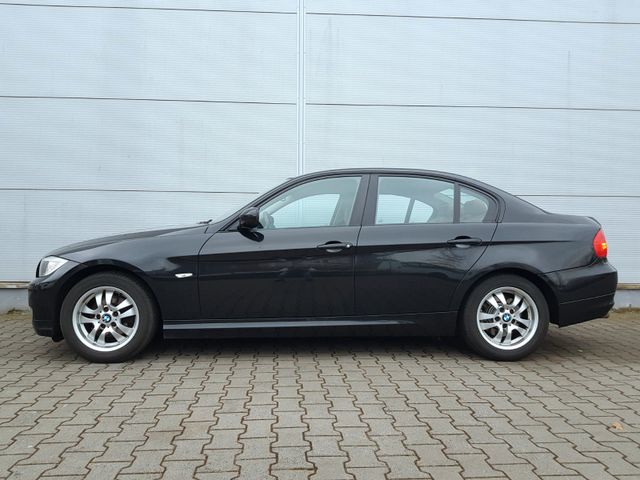 BMW 320i Lim. (Navi/Sitzheizung/Leder)