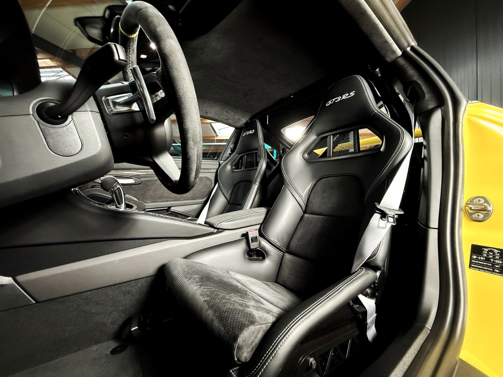 Fahrzeugabbildung Porsche 911 GT3 RS + vor OPF + 266 km + PCCB + Clubsport