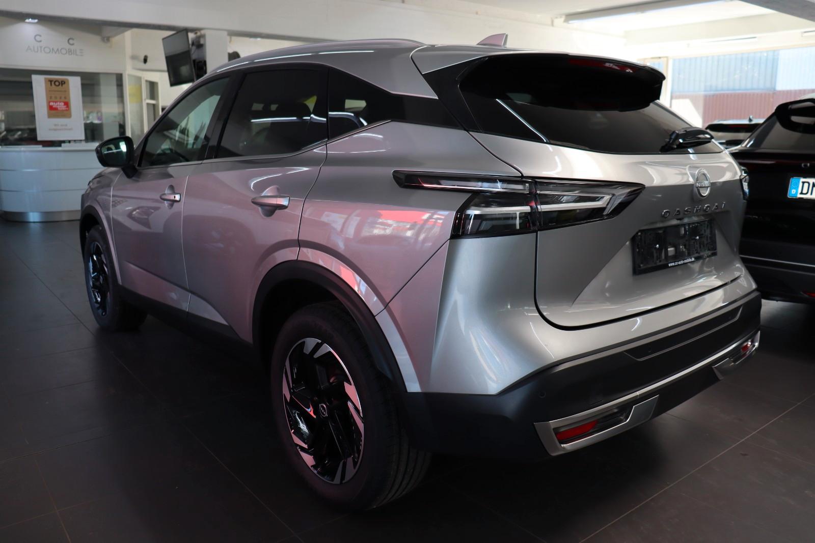 Nissan Qashqai 1.3 AT N-Connecta PANO,LED,TLeder SOFORT
