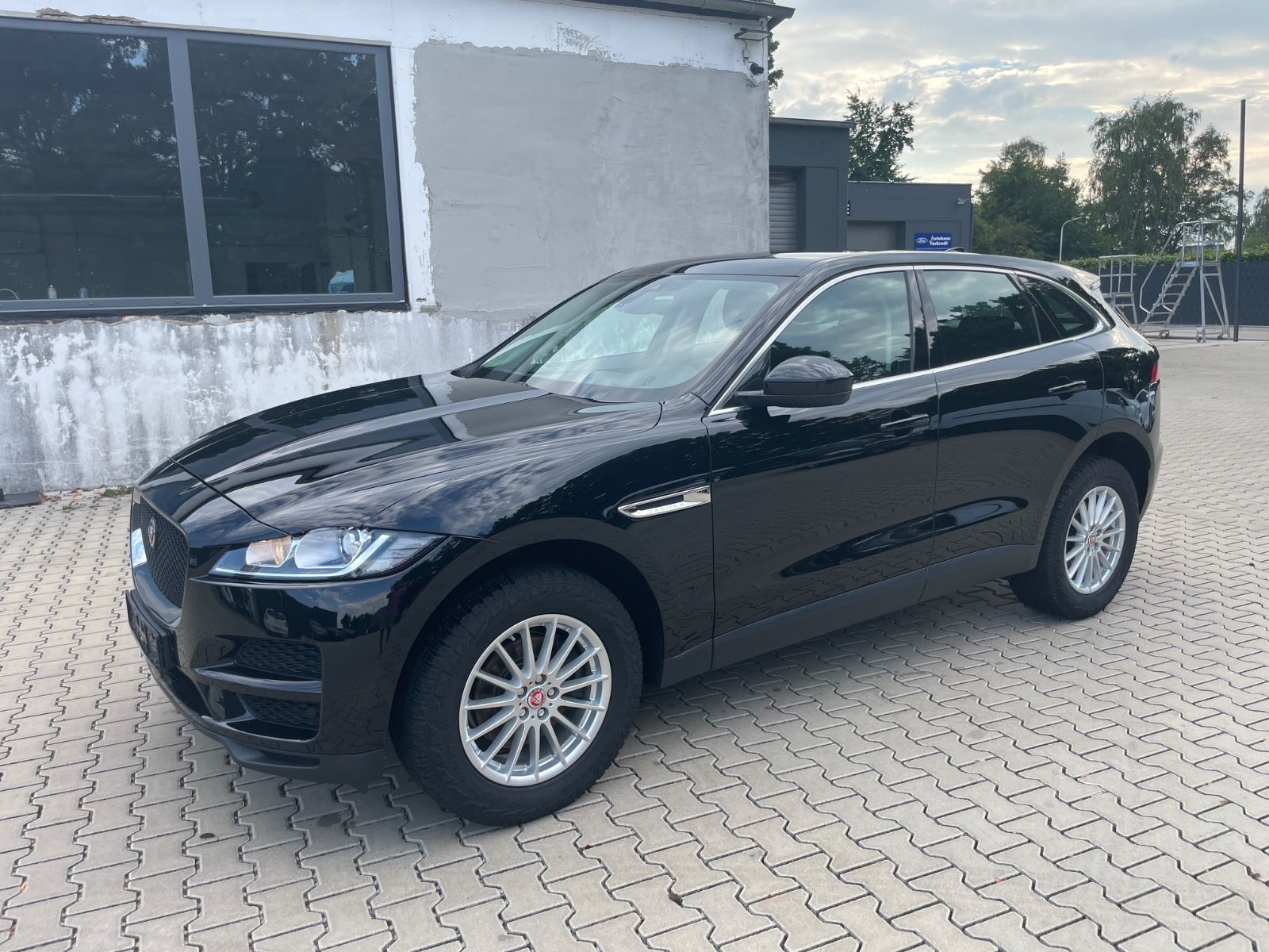 Jaguar F-Pace - 1