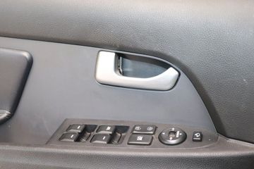 Fotografie des Kia Sportage 2.0 GDI 2WD AT Vision AHK