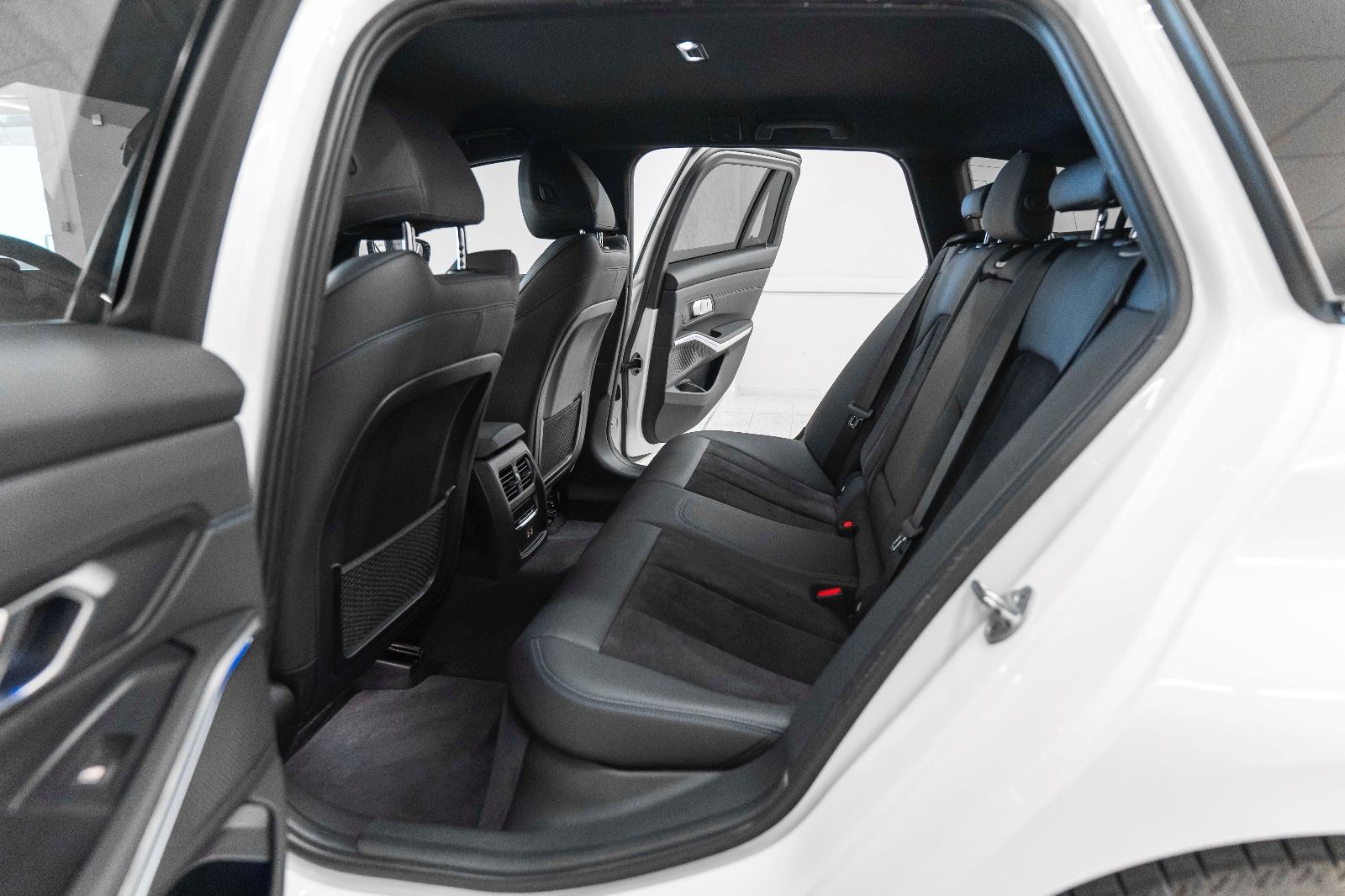 Fahrzeugabbildung BMW 320d Touring  M Sport PDC SZH