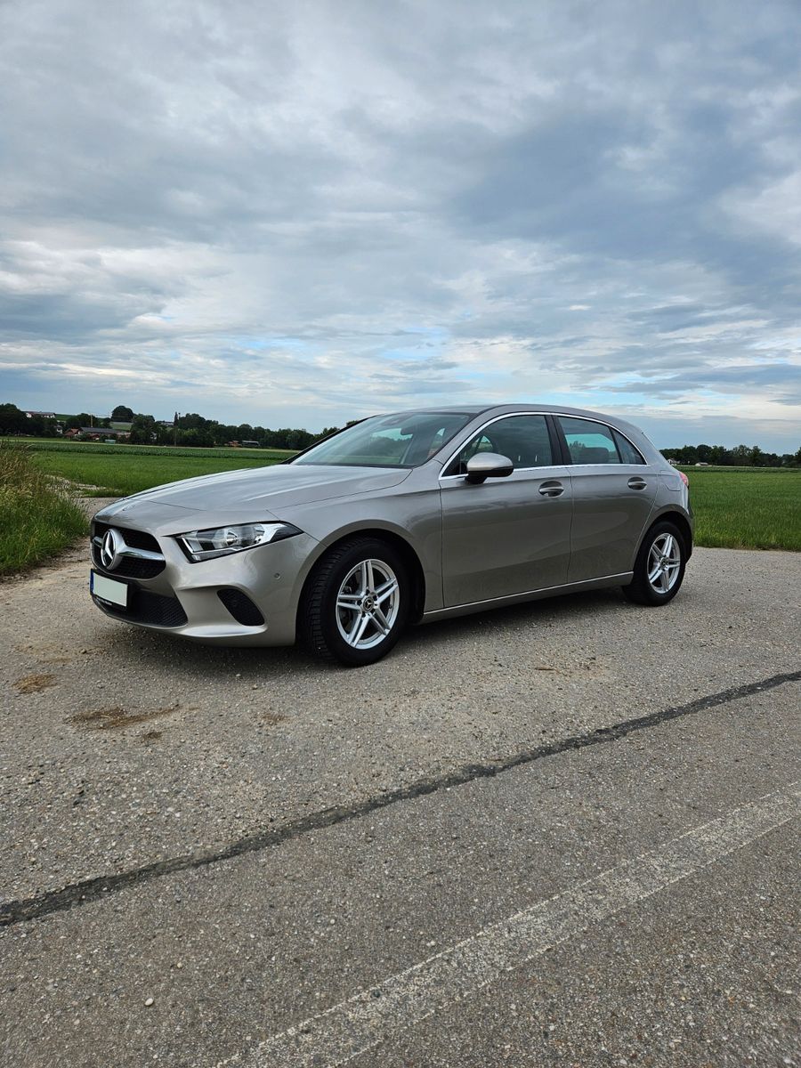 MERCEDES-BENZ A 200 -