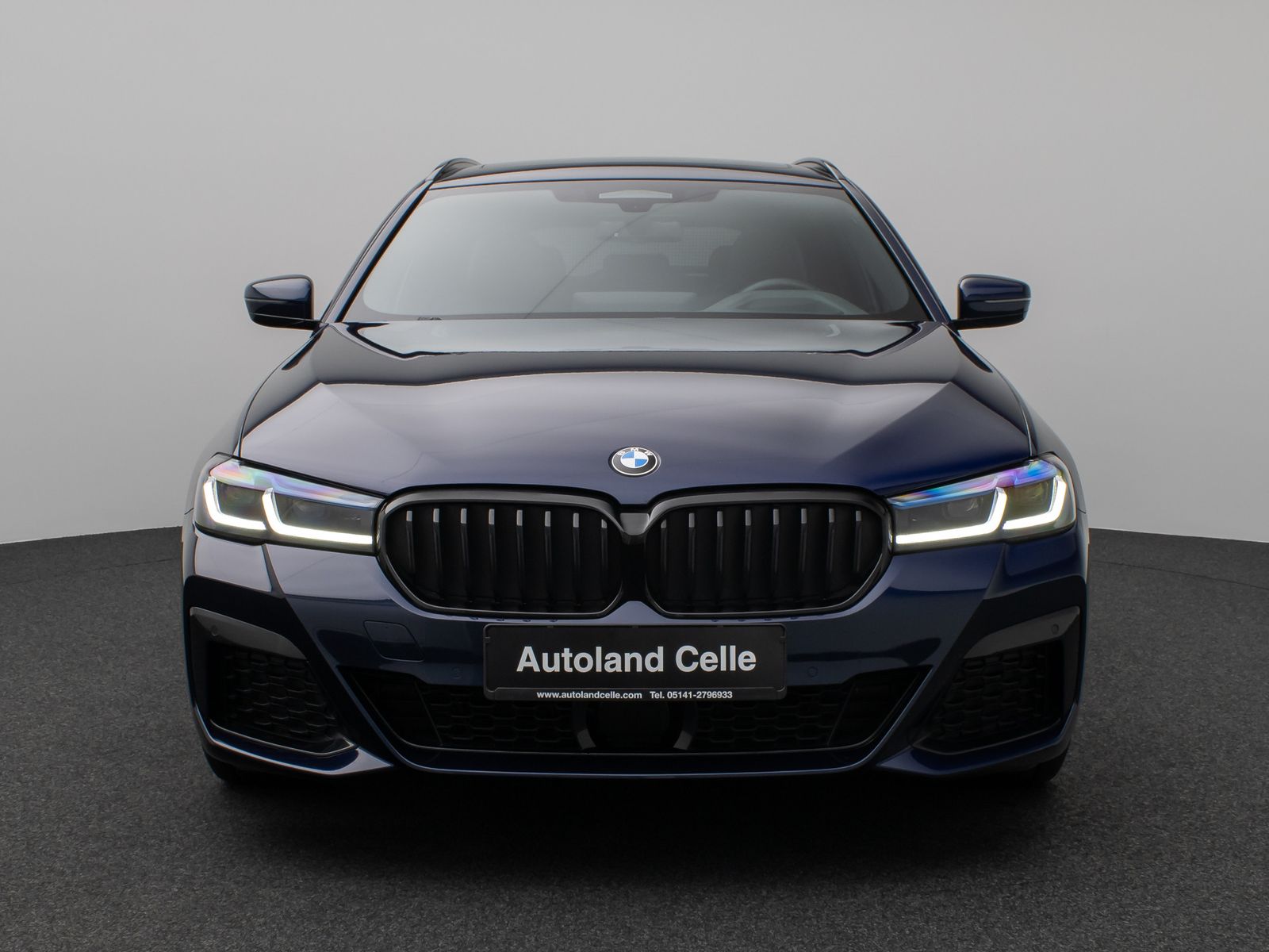 Fahrzeugabbildung BMW 540d xD M Sport Panoram Kamer HUD H/K TV Massage