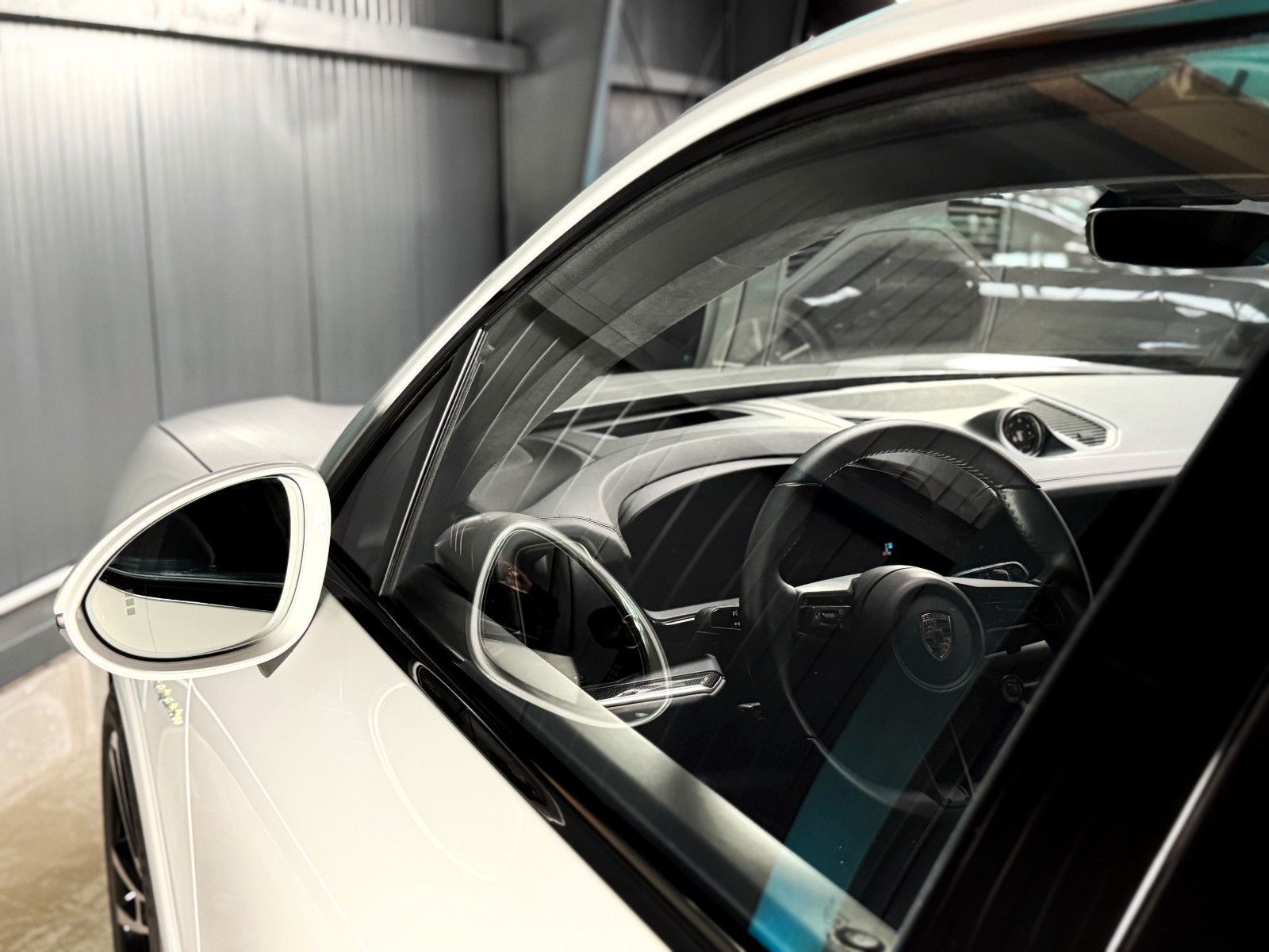 Fahrzeugabbildung Porsche Cayenne E-Hybrid + Vollaust. + Approved +Panoram