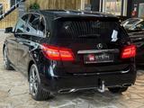 Mercedes-Benz B 250 4Matic /AHK/Totwinkel/Ambiente/Navi/  - schwarze Mercedes-Benz B 250