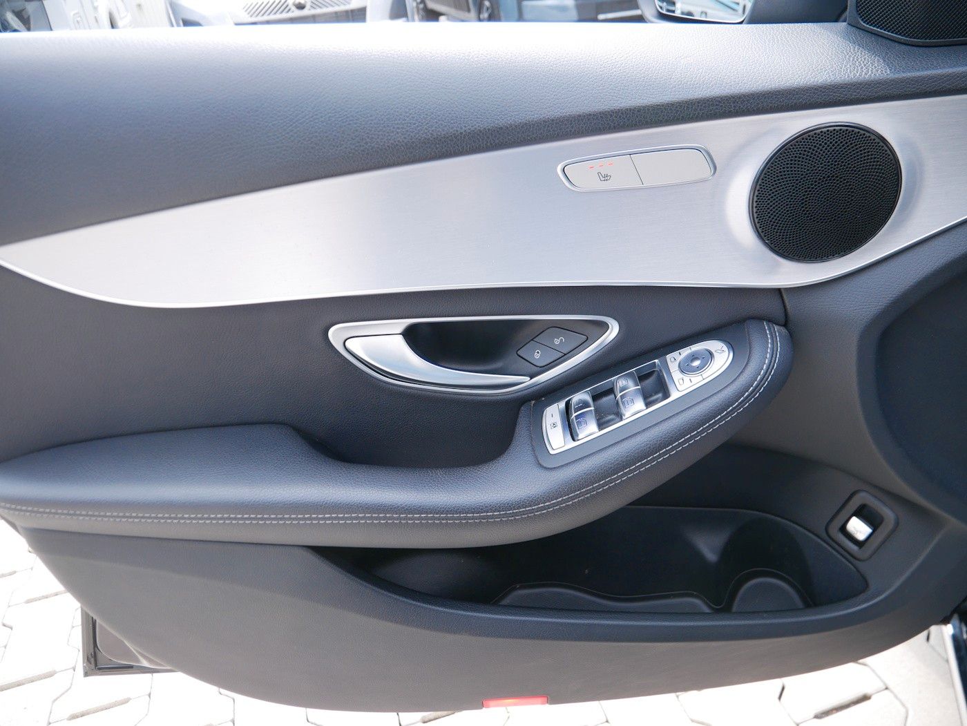 Fahrzeugabbildung Mercedes-Benz C 220 d Avantgarde BEAM AHK DACH RFK LED SHZ NAV