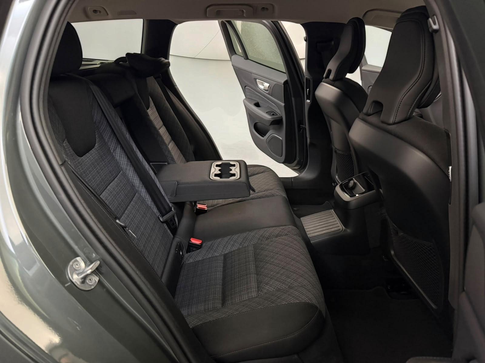 Volvo V60 Kombi Core Hybrid AWD*ACC*AHK*LED*KEYLESS