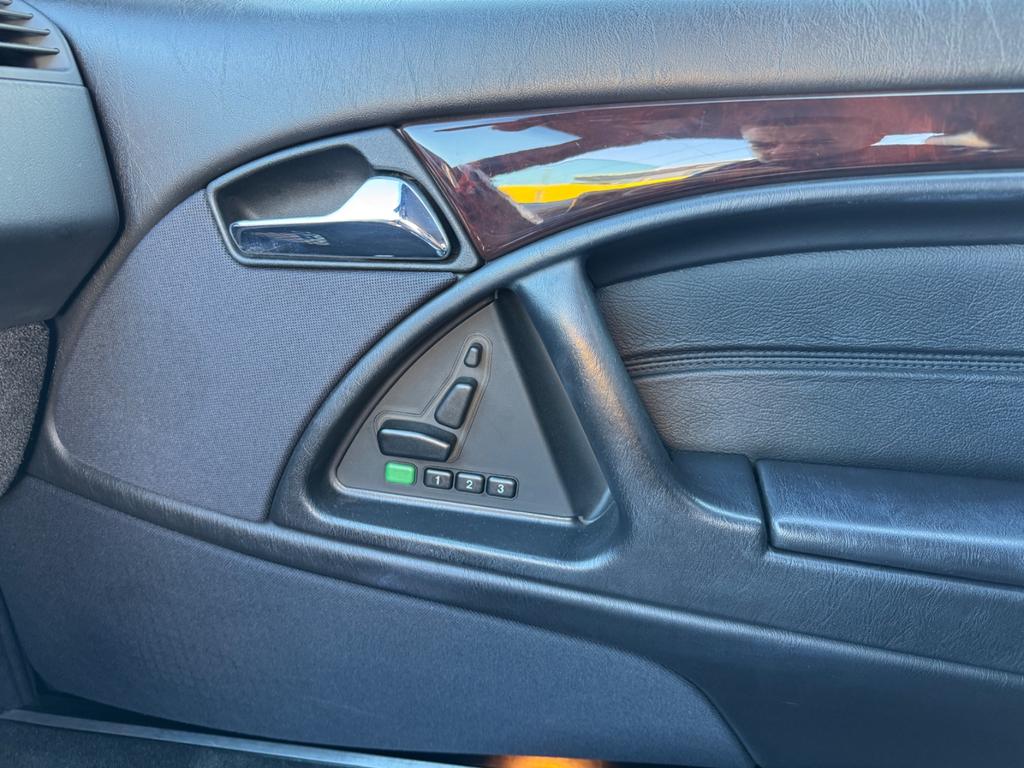 Mercedes-Benz SL 320