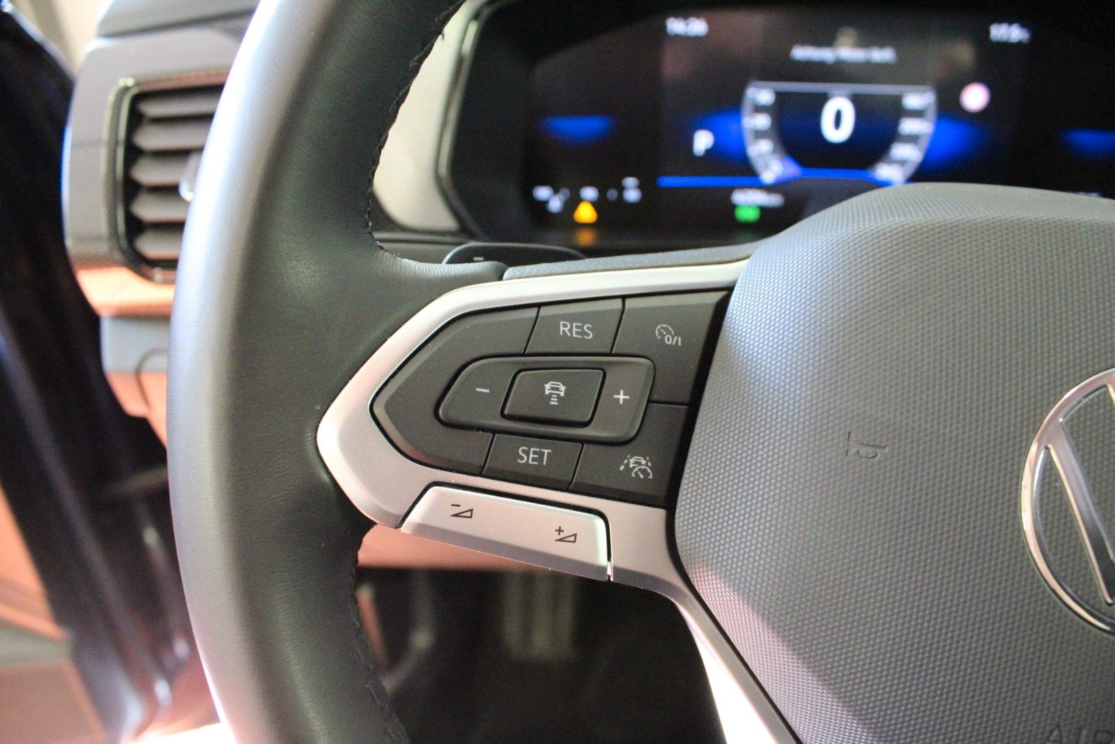 Fahrzeugabbildung Volkswagen T-Cross 1.0 TSI DSG *Sitzhzg*Kamera*