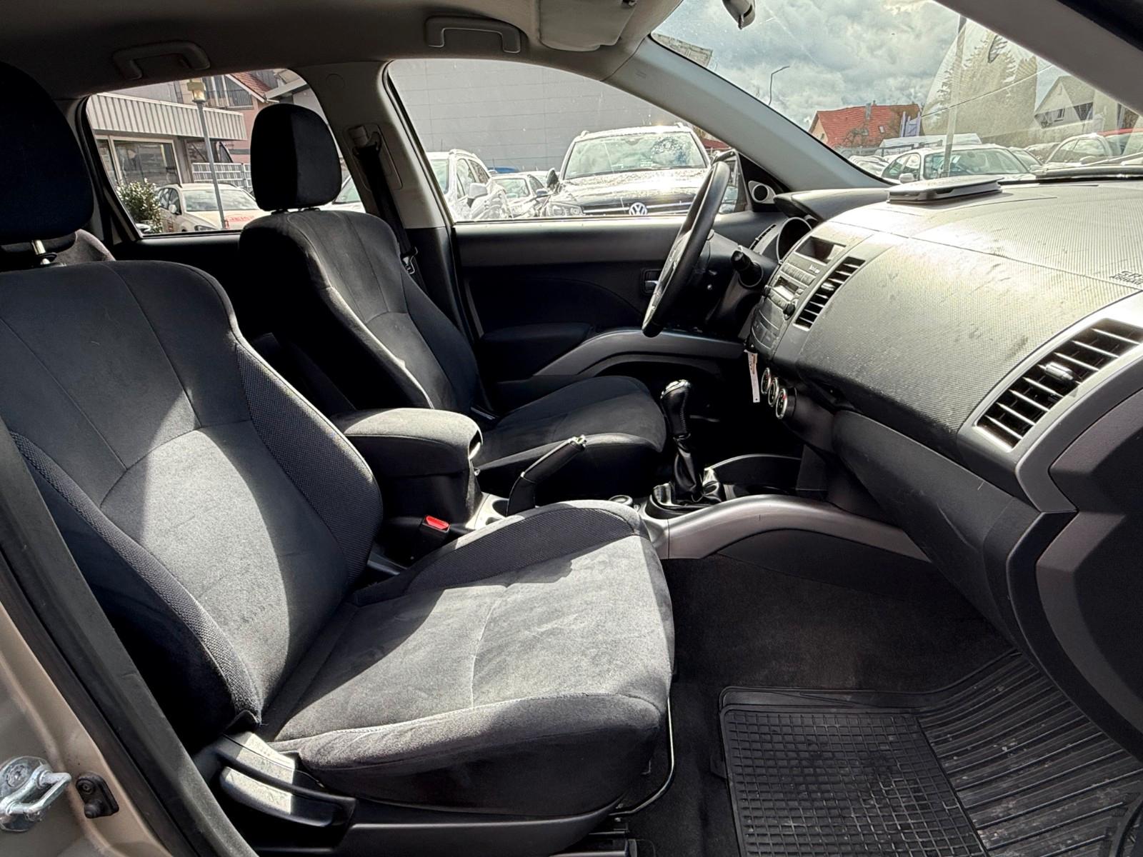 Mitsubishi Outlander 2.4-Allrad-Klima-7 Sitze-PDC-Tüv 07/28
