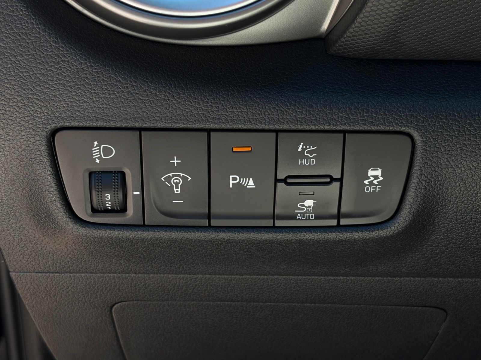 Fahrzeugabbildung Hyundai KONA E Trend 2WD CarPlay Schiebedach ACC CAM HuD